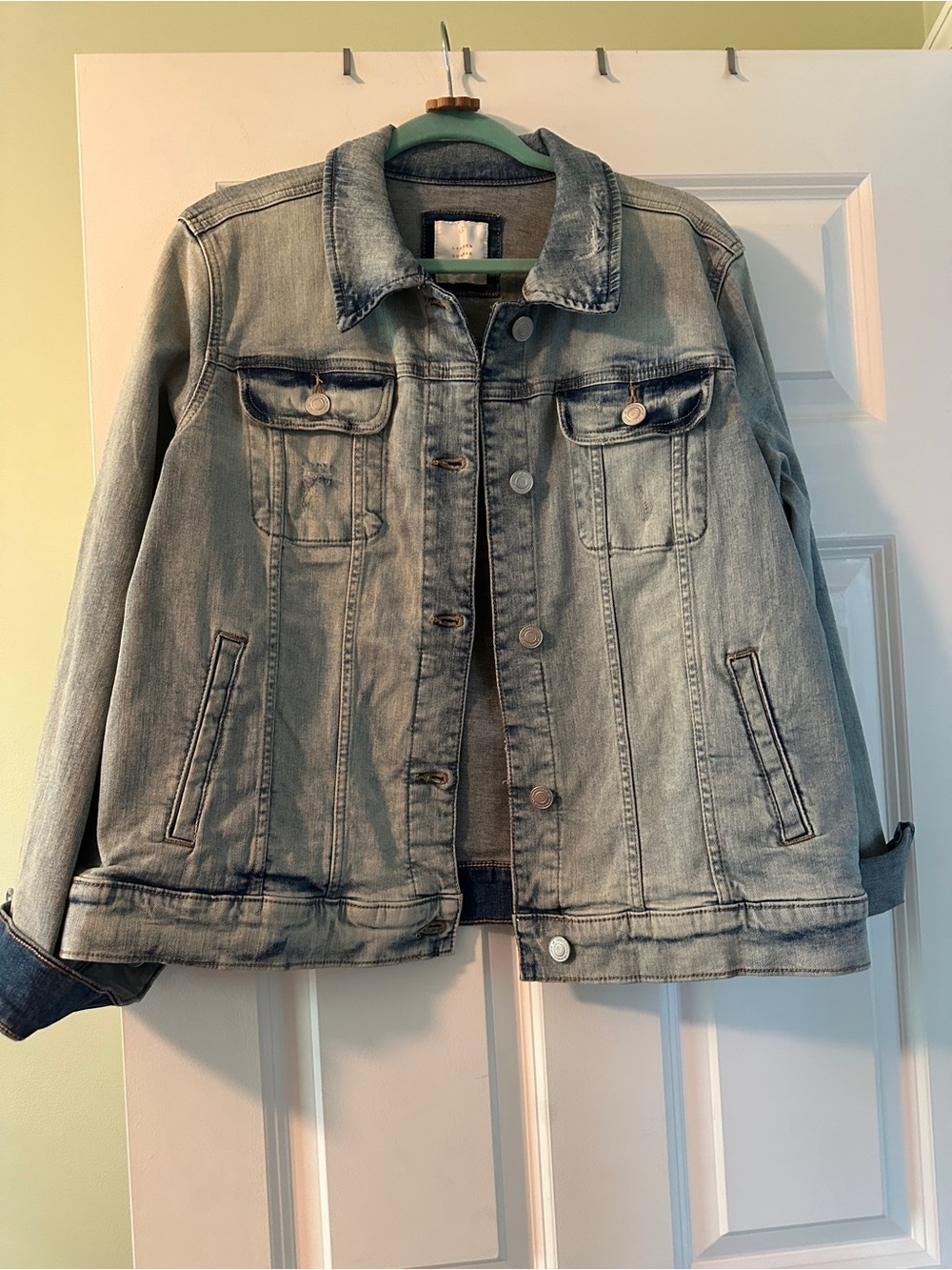 Women’s Light Wash Denim Jacket